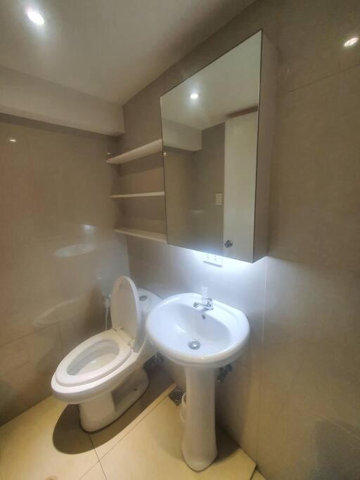 Bgc Taguig Cozy 2 Bedroom Loft, With Stunning Bgc Skyline View! Manila Kültér fotó
